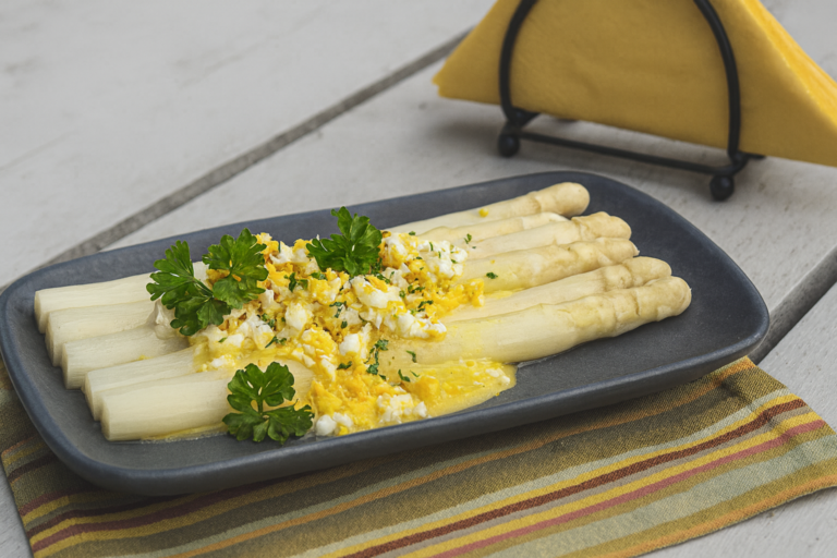 Witte asperges op z’n Vlaams