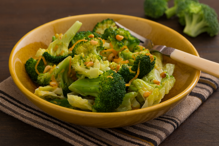 Broccolisalade